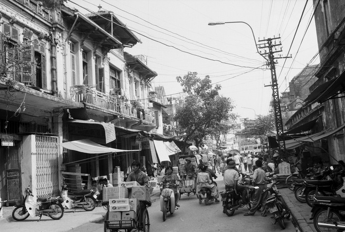 Trên phố Nguyễn Siêu.