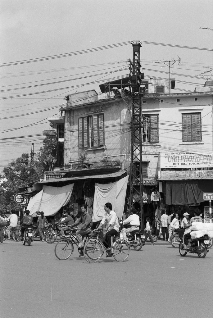 Đầu phố Cầu Gỗ.