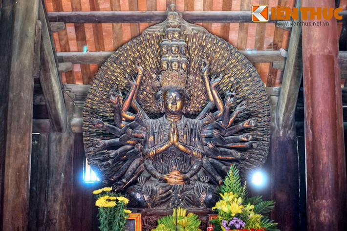 Nổi bật nhất trong chùa là pho tượng Phật Quan Âm nghìn tay nghìn mắt do nghệ nhân Trương Thọ Nam tạo tác và hoàn thành vào năm 1656. Đây là một kiệt tác hàng đầu về nghệ thuật tạc tượng làm nổi bật triết lý nhà Phật, và được công nhận Bảo vật quốc gia từ năm 2012.