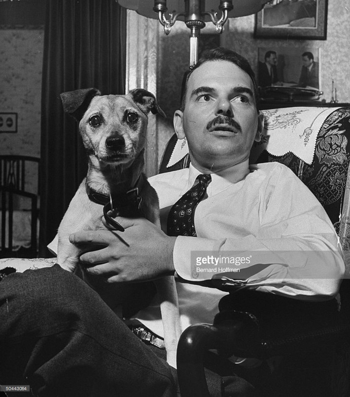 Thống đốc New York E. Dewey và chú chó cưng, năm 1939. Ảnh: Getty.