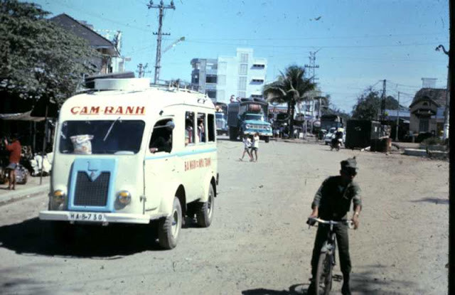 Xe buýt hoạt động ở Cam Ranh, Khánh Hòa. Ảnh tư liệu.