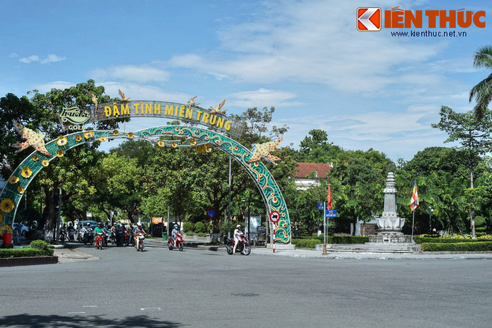 Vào những ngày lễ, Tết, đặc biệt là ngày rằm tháng Tư - ngày kỷ niệm các Thánh Tử đạo - đông đảo tăng, ni, Phật tử và du khách thập phương lại đến dâng hương, tưởng niệm tại Đài Thánh Tử đạo theo truyền thống đạo lý của dân tộc...