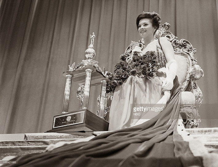 Cô Jane Anne Jayroe trong khoảnh khắc giành ngôi Hoa hậu Mỹ, ngày 10/9/1966. Ảnh: Getty.