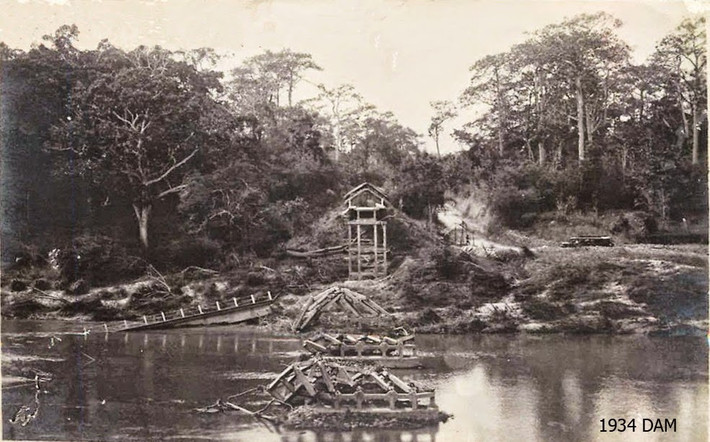 Khung cảnh tan hoang ở đập nước nông trại O’Neill, thời điểm 1934. Sự sụp đổ của công trình đánh đấu hồi kết buồn cho trang trại nổi tiếng Đà Lạt xưa. Ảnh: Dalatarchi / Blogspot.
