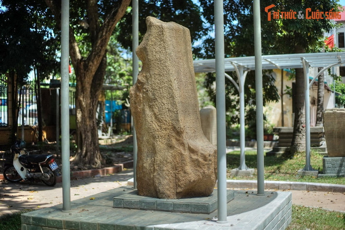 1. Được lưu giữ ở Bảo tàng Lịch sử Quốc gia (Hà Nội), Bảo vật quốc gia Bia Võ Cạnh có từ thế kỷ 2 - 3, là tấm bia cổ nhất còn lại của vương quốc Champa. Bia được dựng gần một tháp bằng gạch tại làng Võ Cạnh (huyện Diên Khánh, tỉnh Khánh Hòa), được đưa về Hà Nội năm 1910.