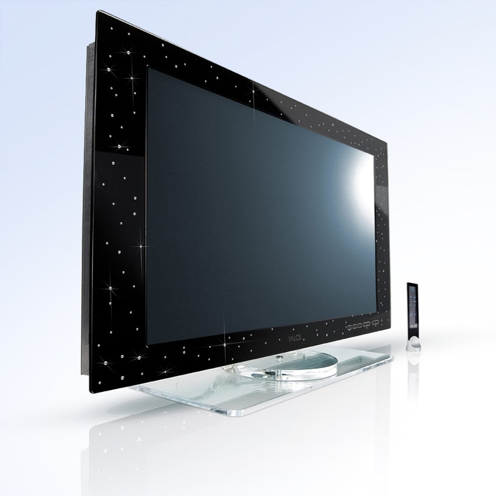 Yalos Diamond TV là chiếc TV đắt nhất thế giới khi ra mắt năm 2006. Xung quanh màn hình 46 inch, độ phân giải HD của TV được mạ vàng trắng, đính 160 viên kim cương. Giá của thiết bị là 140.000 USD. Ảnh: Keymat Technologies.