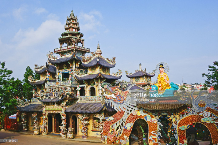 Chùa Linh Phước, ngôi chùa độc đáo nổi tiếng ở Đà Lạt. Ảnh: John Banagan/ Getty.