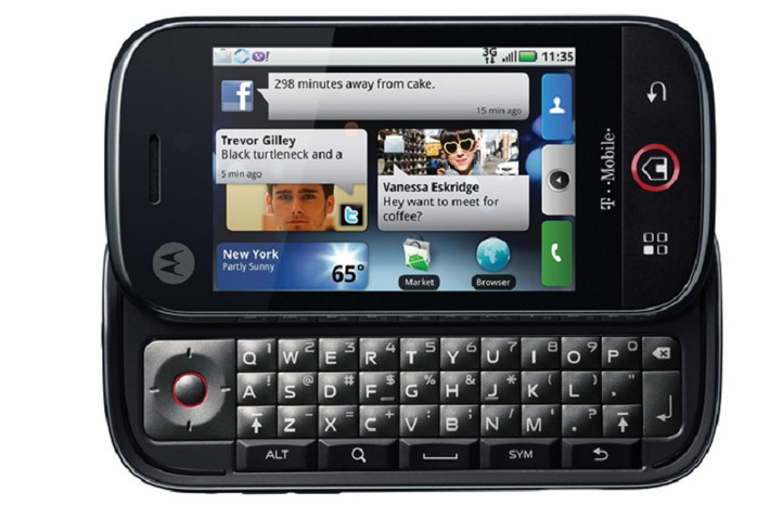 Razr V3 là sản phẩm thành công cuối cùngcủa Motorola. Sau đó là kỷ nguyên của các thiết bị Android, thời đại của điện thoại thông minh. Motorola đã cố gắng chuyển đổi để bắt kịp xu thế nhưng một bộ chuyển đổi khi các nhà sản xuất sẽ cố gắng thử nghiệm với các thiết kế mới nhưng có vẻ người dùng đã bị thu hút với nhiều sản phẩm thú vị khác.
