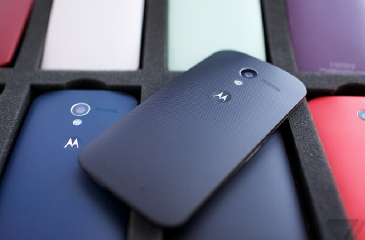 Tiếp đến, Motorola đã tạo ra một dòng điện thoại mới Moto X. Dòng Moto X có thiết kế khác nhất so với những s ản phẩm trước đó. Tuy nhiên, người mua Motorola chủ yếu là người hâm mộ của công ty.
