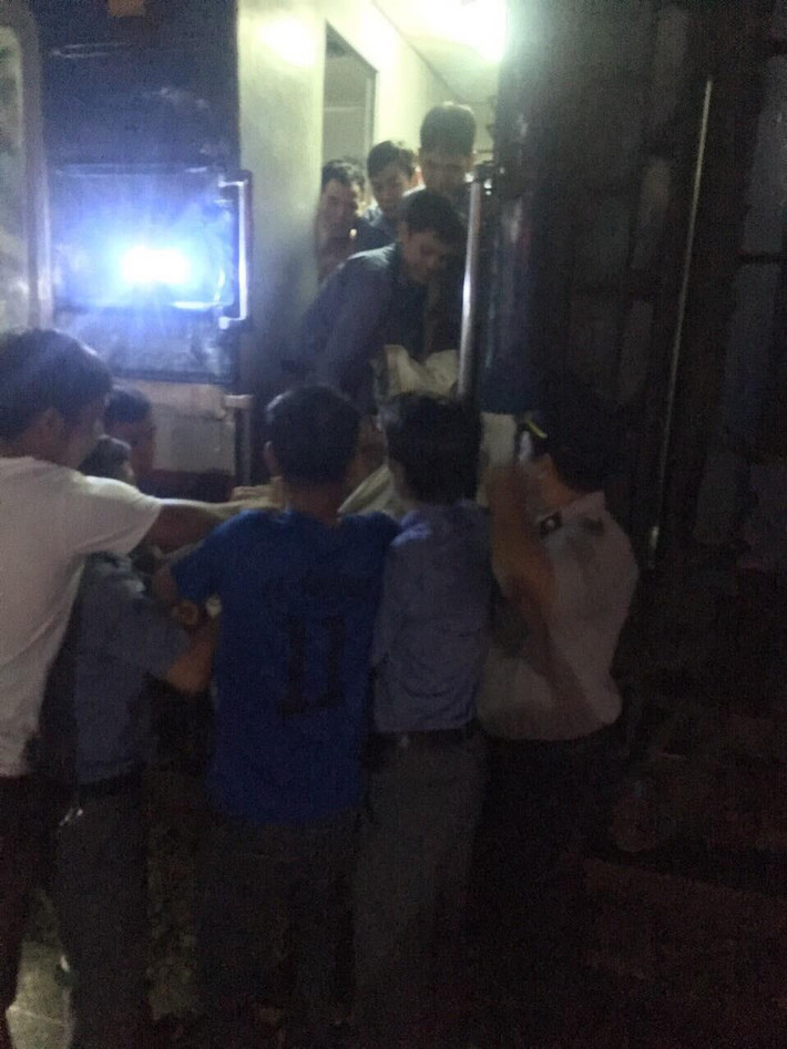 Với sự hỗ trợ của tổ tàu, hành khách trên đã sinh hạ thành công một bé gái ngay trên tàu SE10. Tại ga Đông Lê, tổ tàu đã tiến hành bàn giao hành khách trên cùng bé gái và chồng cho lực lượng hỗ trợ để đưa đi bệnh viện. Được biết, nữ hành khách trên là Hoàng Thị Nhung, có vé đi từ Dĩ An tới Hà Nội.