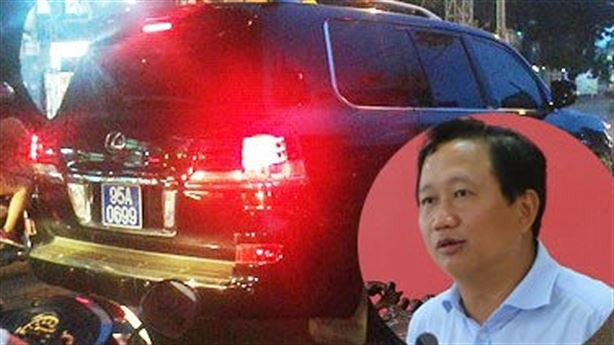 3. Lexus biển xanh của của PCT tỉnh Hậu Giang: Đầu tháng 6/2016, dư luận xôn xao về việc một vị Phó chủ tịch UBND tỉnh Hậu Giang, sử dụng xe cá nhân Lexus gắn biển xanh. Đó chính là Trịnh Xuân Thanh - kẻ vừa nhận mức án chung thân cách đây hơn 1 năm về tội Tham ô tài sản.