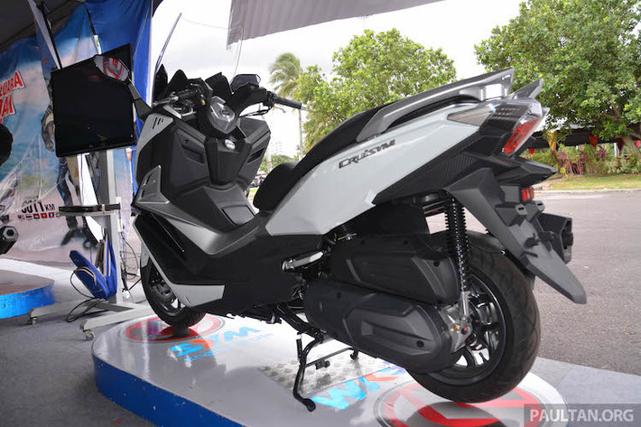 Tại thị trường Malaysia, SYM CruiSYM 300i sẽ chính thức có mặt từ quý 2/2017 với giá bán từ 15.000 Ringgit (tương đương 77,5 triệu đồng), trước khi được phân phối tới các quốc gia khác trong khu vực. Các đối thủ chính của xe là Yamaha X-Max, Honda Forza và SH 300i.