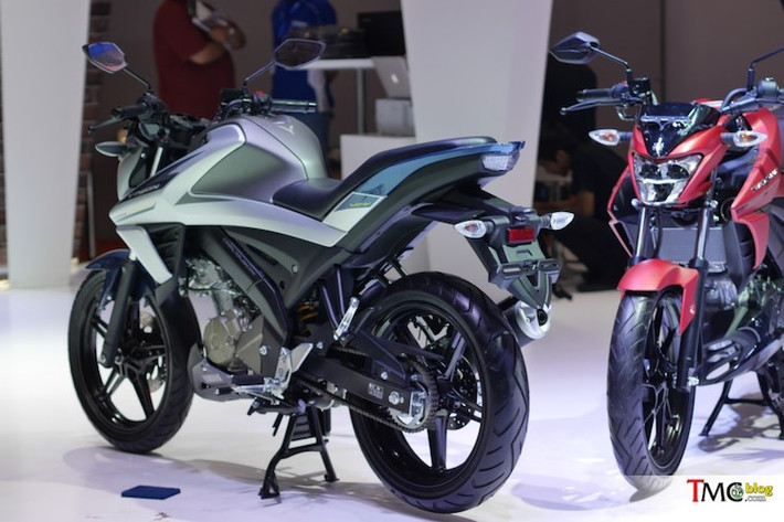 Tại Indonesia, Vixion 2017 sẽ bắt đầu được bán ra từ tháng 5 tới với giá khởi điểm 26 triệu Rupiah (tương đương 44,3 triệu đồng) cho phiên bản thường. Hiện chưa rõ giá của phiên bản Vixion R thể thao. Nếu như Yamaha Việt Nam có kế hoạch đưa mẫu xe này về nước ta, nhiều khả năng phải tới sớm nhất là cuối năm nay FZ150i 2017 mới chính thức có mặt.