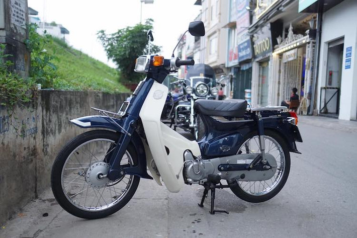 Đối với người Việt Nam, các dòng xe Honda Super Cub đã trở nên quá quen thuộc với đầy đủ các thế hệ đã được du nhập vào từ rất lâu. Trong đó, những chiếc Honda Super Cub C70, hay còn được người dân gọi là Cub 82 chiếm một số lượng khá lớn.