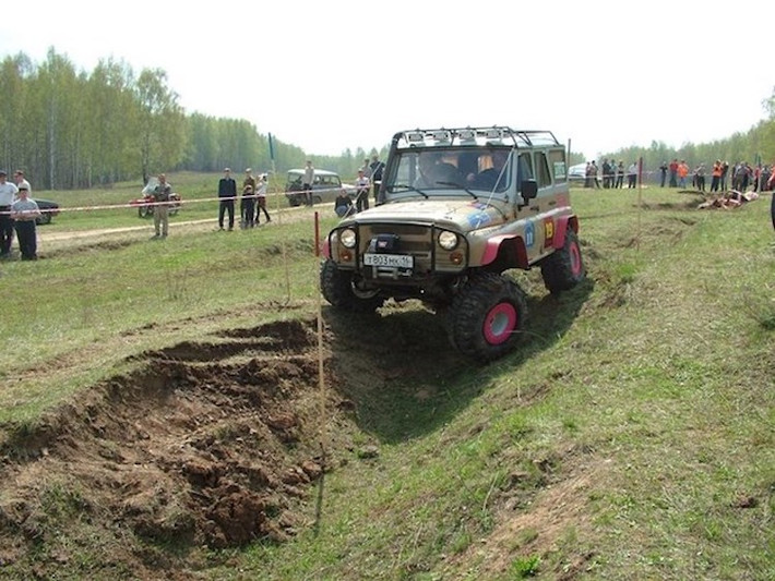 Kết hợp với giá phụ tùng rẻ, cho tới nay chiếc xe vẫn được dân chơi xe off-road rất ưa chuộng, không chỉ ở Việt Nam mà còn trên Thế giới. Hiện tại, dòng xe này đã trở lại Việt Nam với tên gọi mới là UAZ Hunter, nhưng có động cơ mạnh mẽ hơn và nhiều cải tiến.