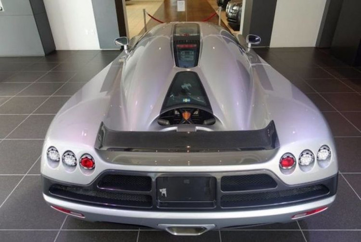 Cho tới khi dừng sản xuất dòng CCX vào năm 2010, Koenigsegg mới chỉ tạo ra được đúng 30 chiếc CCX bản thường. Chiếc CCX trong bài viết này được sản xuất vào năm 2008, nhưng vẫn có giá của Koenigsegg đời cũ này vẫn lên tới 1,495 triệu USD (tương đương 33,9 tỷ đồng).