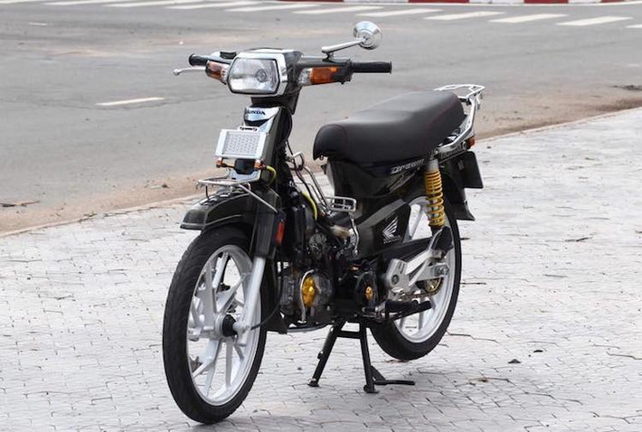 Điểm khiến các biker ưa chuộng phong cách kiểng đó là họ có thể thực hiện một bản độ Dream kiểng với chi phí không quá lớn, nhưng vẫn khiến chiếc xe trở nên thể thao và cá tính hơn.