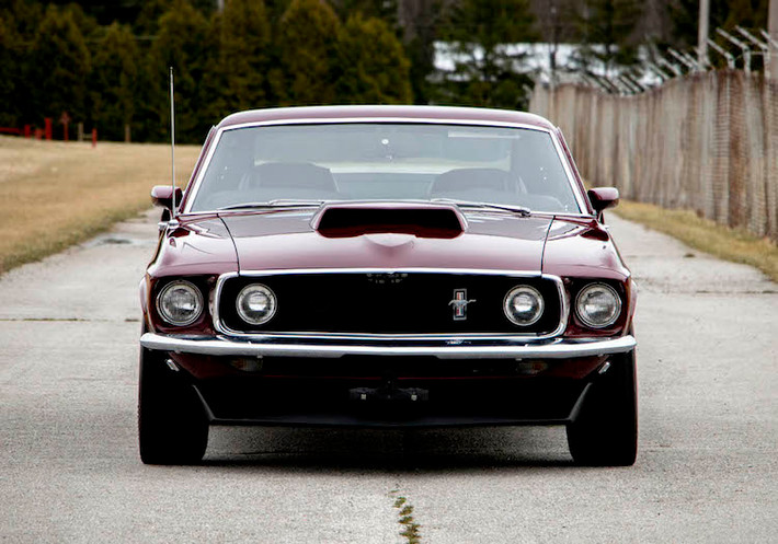Được thiết kế bởi Larry Shinoda - một cựu nhân viên của GM, dòng Boss 302 Mustang hướng tới đối thủ chính là Chevrolet Camaro Z/28. Tới năm 1969, để có thể được quyền thi đấu tại các giải cao hơn như NASCAR và đua drag NHRA, Ford đã nâng cấp động cơ của Mustang Boss 302 để tạo ra Mustang Boss 429.
