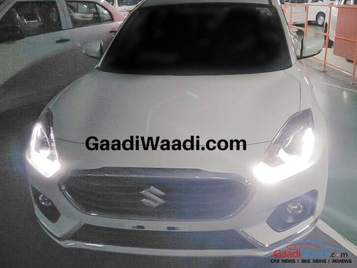 So với phiên bản Swift hatchback thường, Swift Dezire cũng sở hữu thiết kế mới, nổi bật bởi cụm lưới tản nhiệt lục giác và cặp đèn pha kéo dài về phía sau với các dải đèn LED ban ngày hiện đại. Tuy nhiên, phiên bản sedan đã được Suzuki sửa đổi lại để có vẻ ngoài đi theo hướng sang trọng, nhờ lưới tản nhiệt thanh ngang và các viền nẹp chrome trên cản trước.