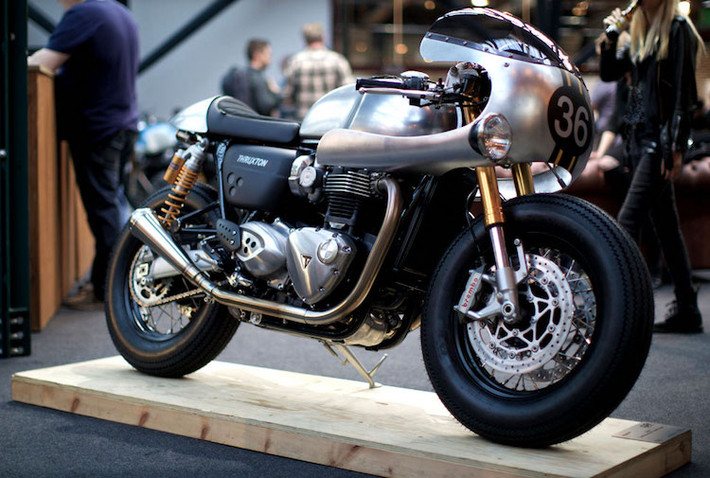 Trên bản độ này, Down & Out vẫn giữ nguyên phuộc và phanh nguyên bản cực "xịn" của Thruxton R. Để tạo phong cách cổ điển cho xe, xưởng độ đã sử dụng lốp phong cách cổ điển Firestone Deluxe Champion. Chiếm trọn phần đầu của Thruxton R BIT2 là một bộ quây gió lớn đậm phong cách cafe racer cổ điển, có thiết kế giống như bộ quây "option" trong danh sách tùy chọn của Thruxton R.