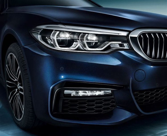 Vào ngày 19/4 tới tại triển lãm ôtô Thượng Hải, BMW sẽ chính thức ra mắt 5 Series Li. Giá bán và thời điểm bán ra của chiếc xe chưa được công bố, và hiện cũng không rõ liệu BMW có định đưa phiên bản này tới các thị trường khác ngoài Trung Quốc hay không.