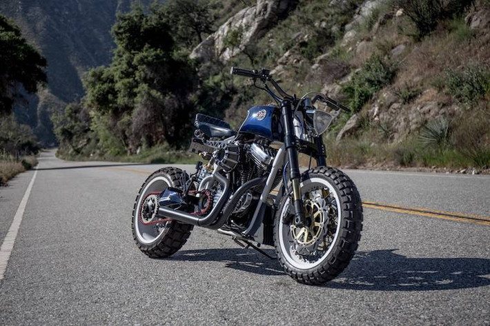 So với các dòng xe khác cùng hãng, dòng xe môtô Harley-Davidson Sportster 1200 đem tới cảm giác lái thể thao hơn một chút do sở hữu trọng lượng nhẹ. Tuy nhiên ở dạng nguyên bản, Sportster vẫn là một mẫu cruiser truyền thống, và đa số các bản độ từ mẫu xe này cũng đều nghiêng về các kiểu dáng khá gần với cruiser như bobber hay chopper.