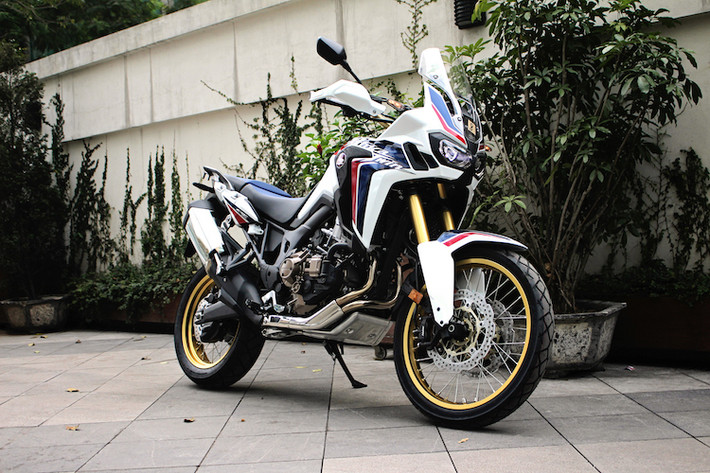 Mẫu môtô địa hình đường trường Honda Africa Twin DCT 2017 là một dòng sản phẩm mới của hãng và dựa trên thiết kế của mẫu xe thử nghiệm True Adventure xuất hiện tại triển lãm EICMA 2014. Được bán ra từ năm 2015, tên gọi của xe xuất phát từ chiếc chiếc Africa Twin XRV 750 được sản xuất từ 1989-2003. Thế hệ Africa Twin mới có tên mã CRF1000L.