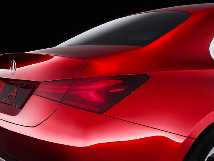 Ở phía sau, Concept A Sedan sở hữu thiết kế đơn giản nhưng hiện đại. Trong đó, nổi bật nhất phải kể tới cặp đèn hậu với hộp đèn dạng tứ giác và các dải LED hình mũi tên chạy dài tới hốc biển số của xe. Nắp khoang hành lý có phần cuối được "vuốt" nhẹ, tạo thành một chiếc cánh đuôi khí động học nhỏ.