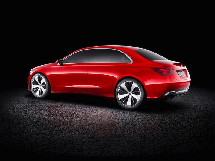 Là một mẫu xe ý tưởng để "phô diễn" thiết kế bên ngoài, Mercedes không công bố thông tin về nội thất và hệ động lực của Concept A Sedan. Dù mang hình dáng của một chiếc sedan 4 cửa nhưng nhiều khả năng 80% các chi tiết thiết kế trên Concept A sẽ xuất hiện trên chiếc A-Class thế hệ mới, được dự đoán sẽ ra mắt sớm nhất vào năm sau.