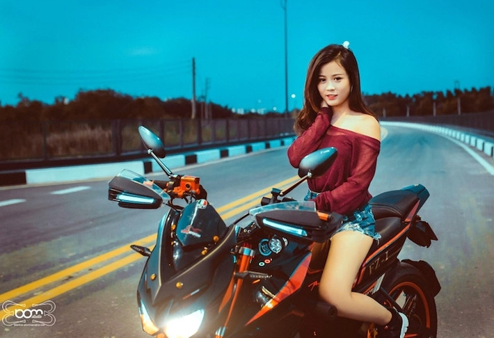 Ra mắt lần đầu vào năm 2014, xe môtô Yamaha FZ150i là chiếc naked-bike phân khối nhỏ được nhập khẩu từ Indonesia và phân phối chính hãng tại Việt Nam. Về cơ bản, mẫu xe này sử dụng chung động cơ và khung với sportbike Yamaha R15 nhưng khác kiểu dáng.