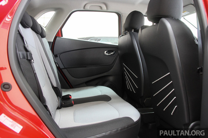 Các trang bị khác tiêu chuẩn khác của Renault Captur bản lắp ráp tại Malaysia không thay đổi so với bản nhập khẩu trước đó với hệ thống đèn LED ban ngày, khởi động không cần chìa, camera lùi, gạt mưa và đèn tự động, điều hòa tự động, định vị dẫn hướng, các kết nối Bluetooth, USB, jack 3,5 mm...