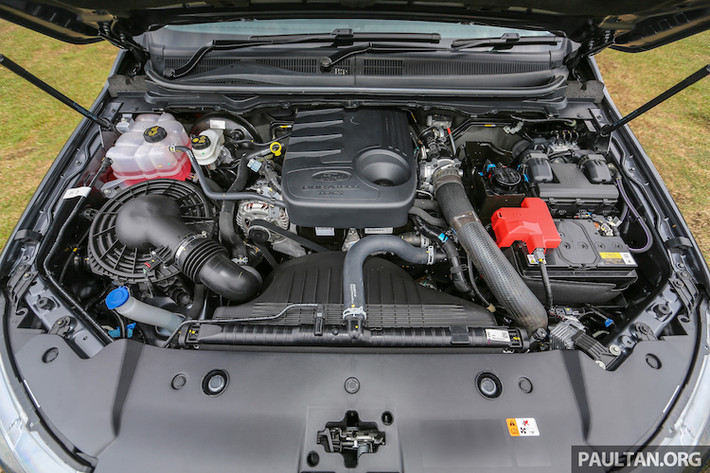 Trên phiên bản FX4, động cơ 4 xi-lanh tăng áp 2.2l chạy diesel của bản XLT vẫn được giữ nguyên, đạt công suất tối đa 158 mã lực và mô-men xoắn cực đại 385 Nm. Sức mạnh động cơ được truyền tới hệ dẫn động 4 bánh thông qua hộp số tự động 6 cấp.