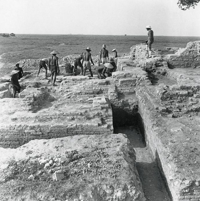 Khai quật di tích Gò Cây Thị A, An Giang thập niên 1940.