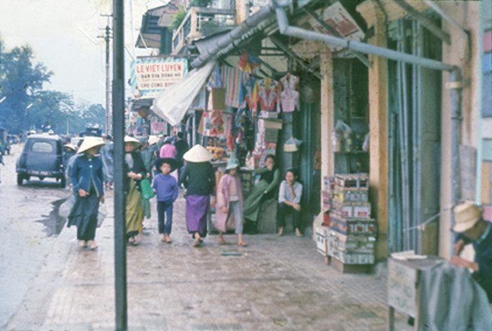 Một góc phố nhộn nhịp của Huế.