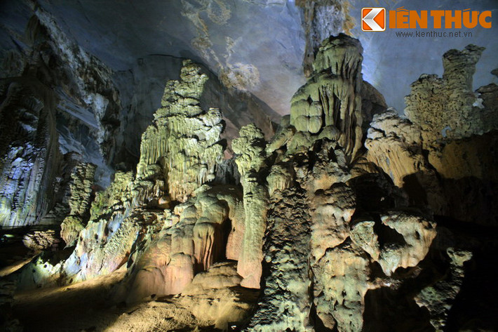 Phong Nha nổi tiếng với những khối đá độc đáo được đặt tên theo các hình dạng tự nhiên như "Sư tử", "Kỳ lân", "Vô chầu", "Cung đình" hay "Tượng Phật"...