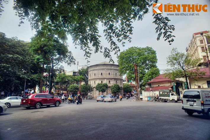 Tới những năm 1960, chức năng chính của tháp nước mới ngừng khi nâng cấp nhà máy nước Yên Phụ và thay đổi công nghệ truyền dẫn nước sạch. Tuy nhiên, ống ngầm phía dưới tháp hiện vẫn nằm trong hệ thống tuyến ống truyền dẫn nước của thành phố.