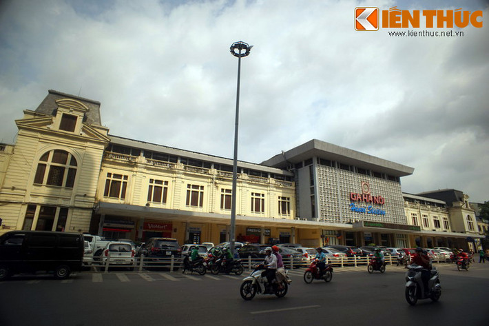 Khánh thành vào năm 1902, ga Hà Nội là một địa danh đã chứng kiến biết bao thăng trầm lịch sử của thủ đô Hà Nội cũng như của cả đất nước.