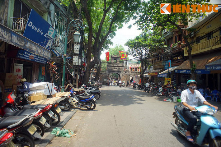 Nằm ở địa phận phường Đồng Xuân, quận Hoàn Kiếm, Hà Nội, Ô Quan Chưởng là cửa ô duy nhất còn lại của kinh thành Thăng Long xưa.