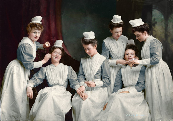 Các học viên y tá trong trường St Josephs năm 1904.