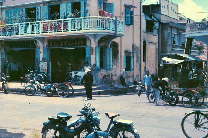 Một góc phố trung tâm thị xã.