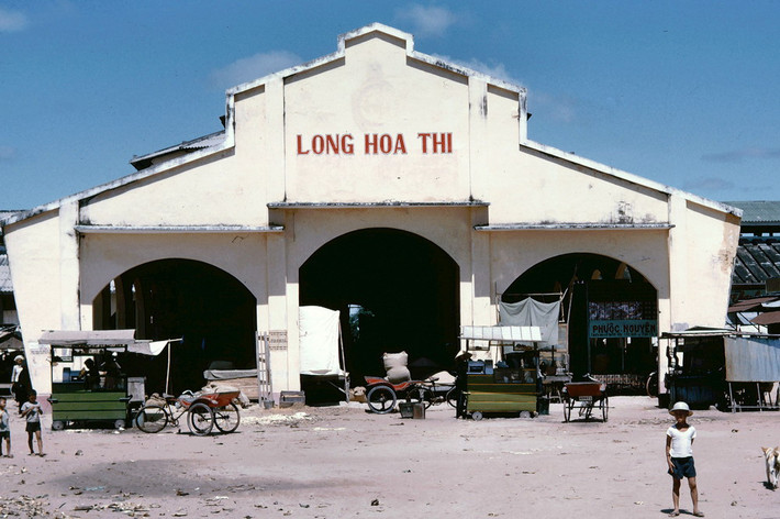 Chợ Long Hoa ở trung tâm thị xã Tây Ninh.