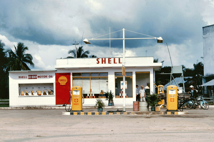 Cửa hàng xăn dầu Shell.