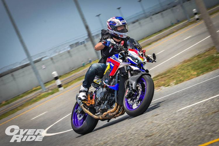 Sau 10 năm, chiếc siêu môtô Honda CBR1000RR đời cũ đã được một xưởng độ Fastest Biker từ Thái Lan độ lại với kiểu dáng naked bike và dàn vỏ chế mủ "siêu độc" lấy cảm hứng từ những robot Gundam của Nhật.