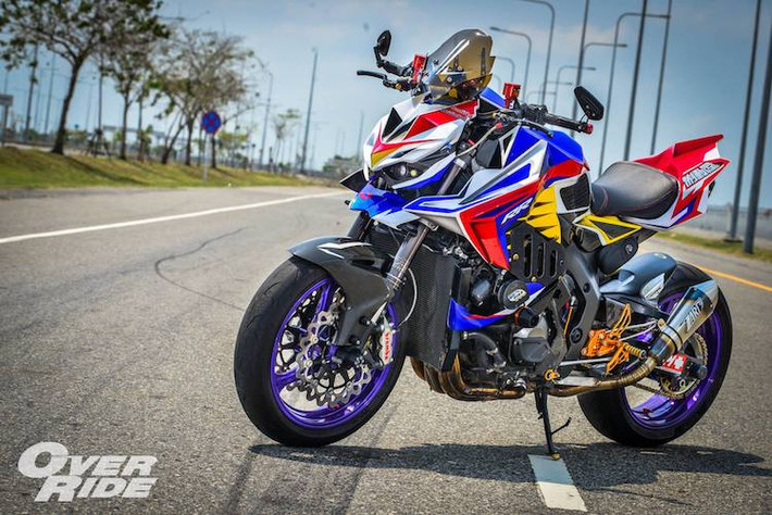 Từ chiếc CBR1000RR đời đầu, một xưởng độ tại Thái Lan với tên gọi Fastest Biker đã tạo ra một trong những bản độ độc đáo nhất Thế giới. Không chỉ biến CBR1000RR từ dáng sportbike thành naked bike, bản độ mang tên Gundam Zero còn khiến chiếc xe có ngoại hình như một chú robot Gundam trong các bộ phim hoạt hình Nhật Bản.