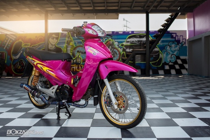 Là một phiên bản khác của chiếc Honda Future II ở Việt Nam, Honda Wave 125 là một trong những mẫu xe số phổ thông phổ biến nhất tại Thái Lan. Cũng giống nhiều dòng xe phổ thông khác, phong trào chơi Wave 125 rất phổ biến tại Thái Lan, đặc biệt là phong cách độ "kiểng" trang trí.