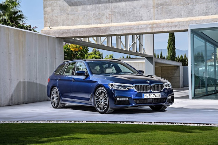 Đã trở thành "truyền thống", cứ mỗi khi một thế hệ 5 Series mới được BMW tạo ra, dòng xe này sẽ có phiên bản 5 cửa wagon một thời gian ngắn sau đó. Trước thềm triển lãm Geneva sắp diễn ra tại châu Âu, phiên bản BMW 5 Series Touring 2017 thế hệ mới đã chính thức được BMW công bố.
