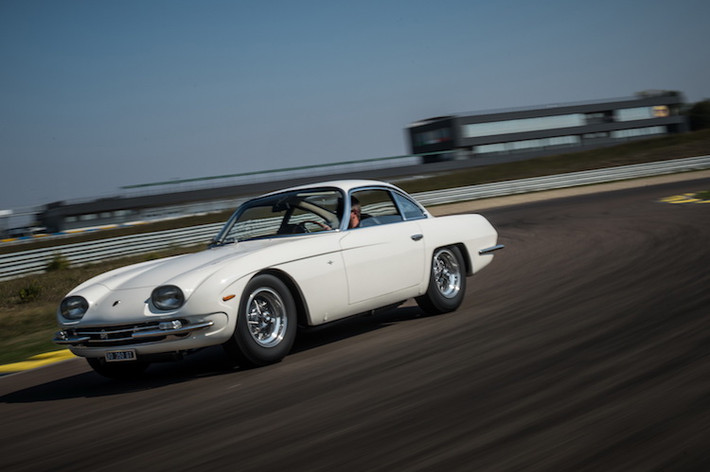 53 năm trước, Lamborghini 350 GT đã "hiện thực hóa" giấc mơ "đánh bại" Ferrari của ông chủ Ferruccio Lamborghini. Sau khi được phục chế lại hoàn hảo, chiếc xe với số chassis #0121 đã trải qua quá trình thử nghiệm hơn 80 km trên đường đua mà không gặp bất kỳ vấn đề gì. Theo bộ phận PoloStorico, họ hiện có kho phụ tùng đầy đủ dành cho 70% những mẫu xe cổ của Lamborghini.