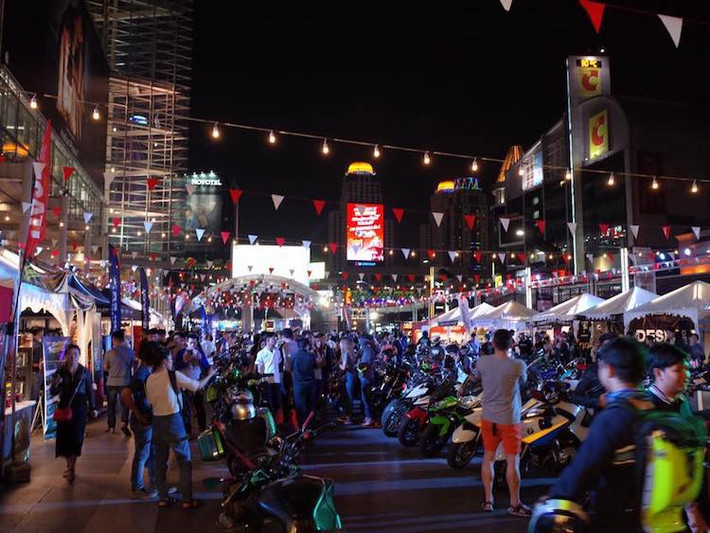 Sau gần 1 tuần tổ chức, lễ hội Bangkok Motorbike Festival 2017 đã chính thức bế mạc vào tối Chủ Nhật 5/2/2017 trong thành công. Không chỉ ở Thái Lan mà cả trên Thế giới, những lễ hội dài ngày dạng BMF 2017 luôn là "niềm mong mỏi" của các biker khi họ có thể được "cháy hết mình" cùng với niềm đam mê và những người bạn chung sở thích.