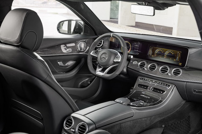 Tương tự các phiên bản E-Class cao cấp nhất, nội thất của E63 AMG Wagon cũng có các chi tiết thiết kế y hệt với bảng đồng hồ kỹ thuật số với sự kết hợp của hai màn hình hiển thị kích thước 12,3 inch, hệ thống giải trí COMAND,... Để khiến chiếc xe trở nên đặc biệt hơn, AMG đã ốp trang trí các chi tiết bên trong khoang lái bằng sợi carbon, thay pedal thể thao cùng các ghế ngồi ôm lưng bọc trong da kết hợp alcantara.