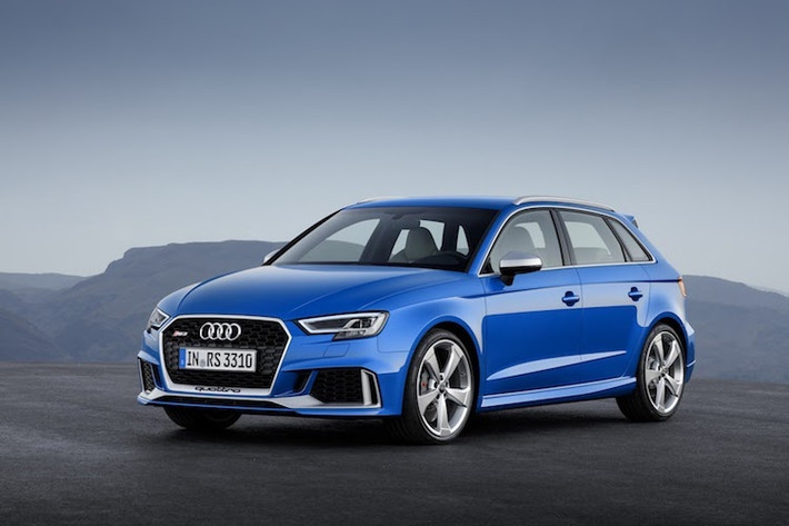 Tiếp tục quá trình "cải tổ" toàn bộ dòng Audi A3 giữa vòng đời, Audi đã ra mắt phiên bản hatchback thể thao Audi RS3 Sportback với nhiều cải tiến đáng giá. Trên thực tế, hãng cũng đã "trình làng" phiên bản RS3 sedan từ mùa thu năm ngoái.